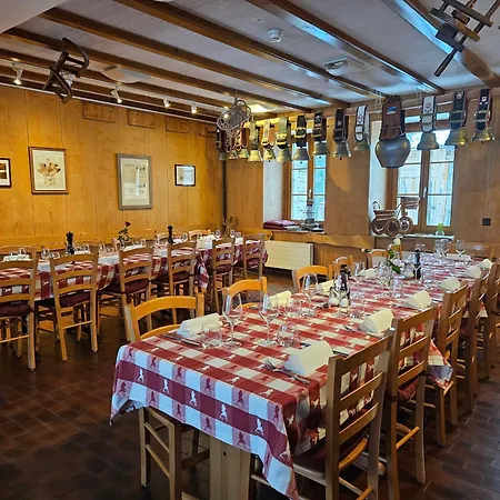 Restaurant Du Marchairuz Gæstehus Le Brassus